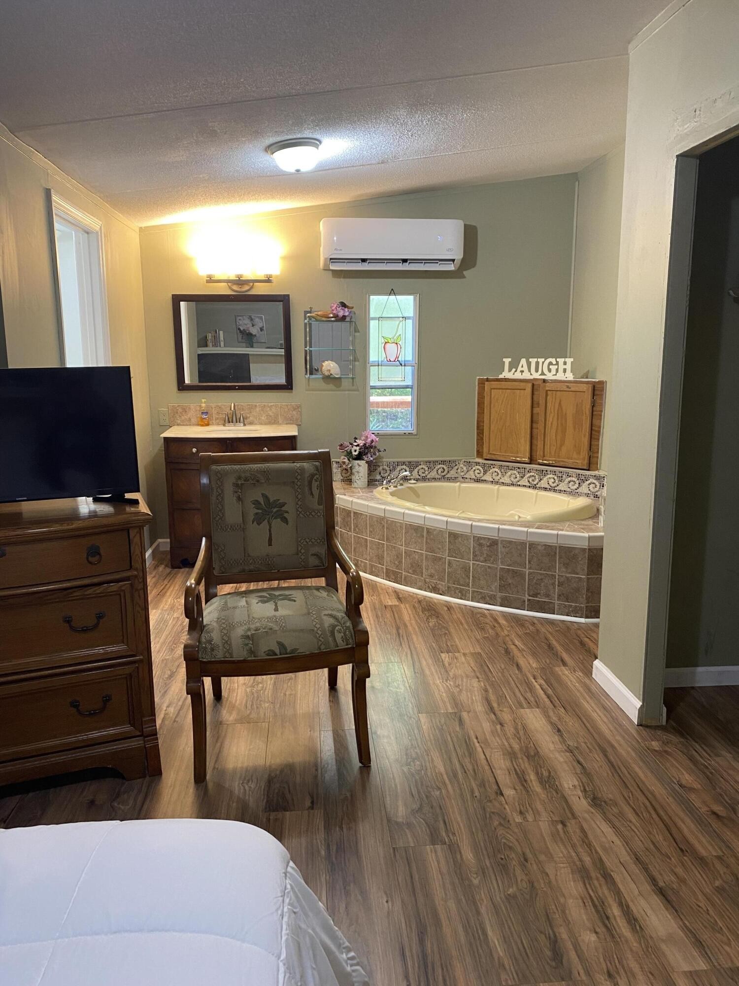 321 Pawnee Lane Decatur, TN 37322 - Photo 7 of 32 a living room with furniture and a flat screen tv