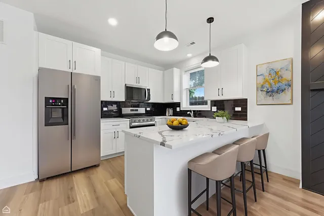 $2,950 | 3902 South Lake Park Avenue, Unit 1, Chicago, IL 60653