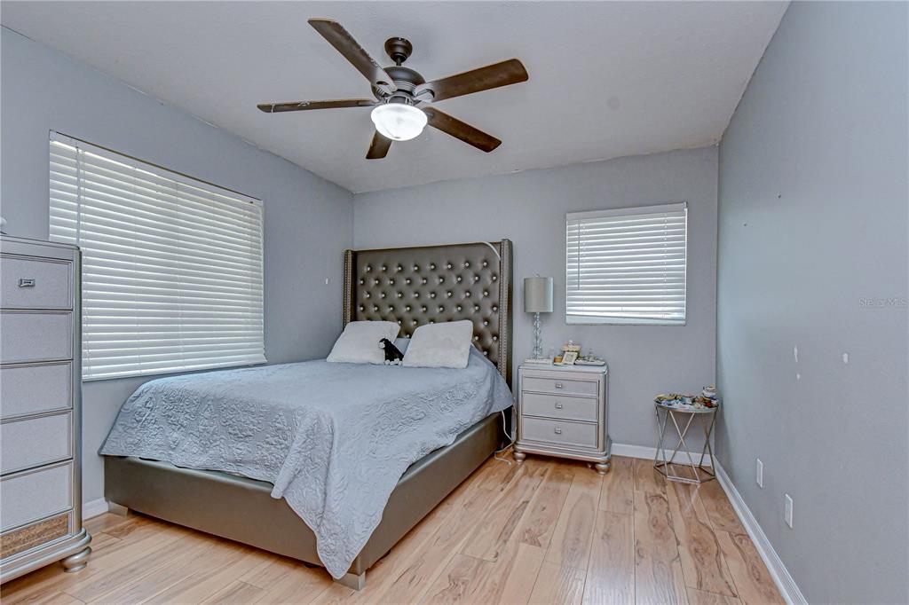 1419 Seffner Valrico Road Valrico, FL 33594 - Photo 21 of 32 Gallery Image 21