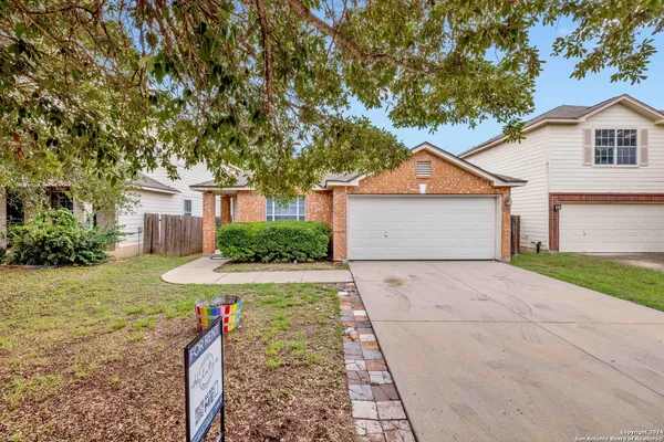$1,700 | 8811 Laguna Falls, San Antonio, TX 78251