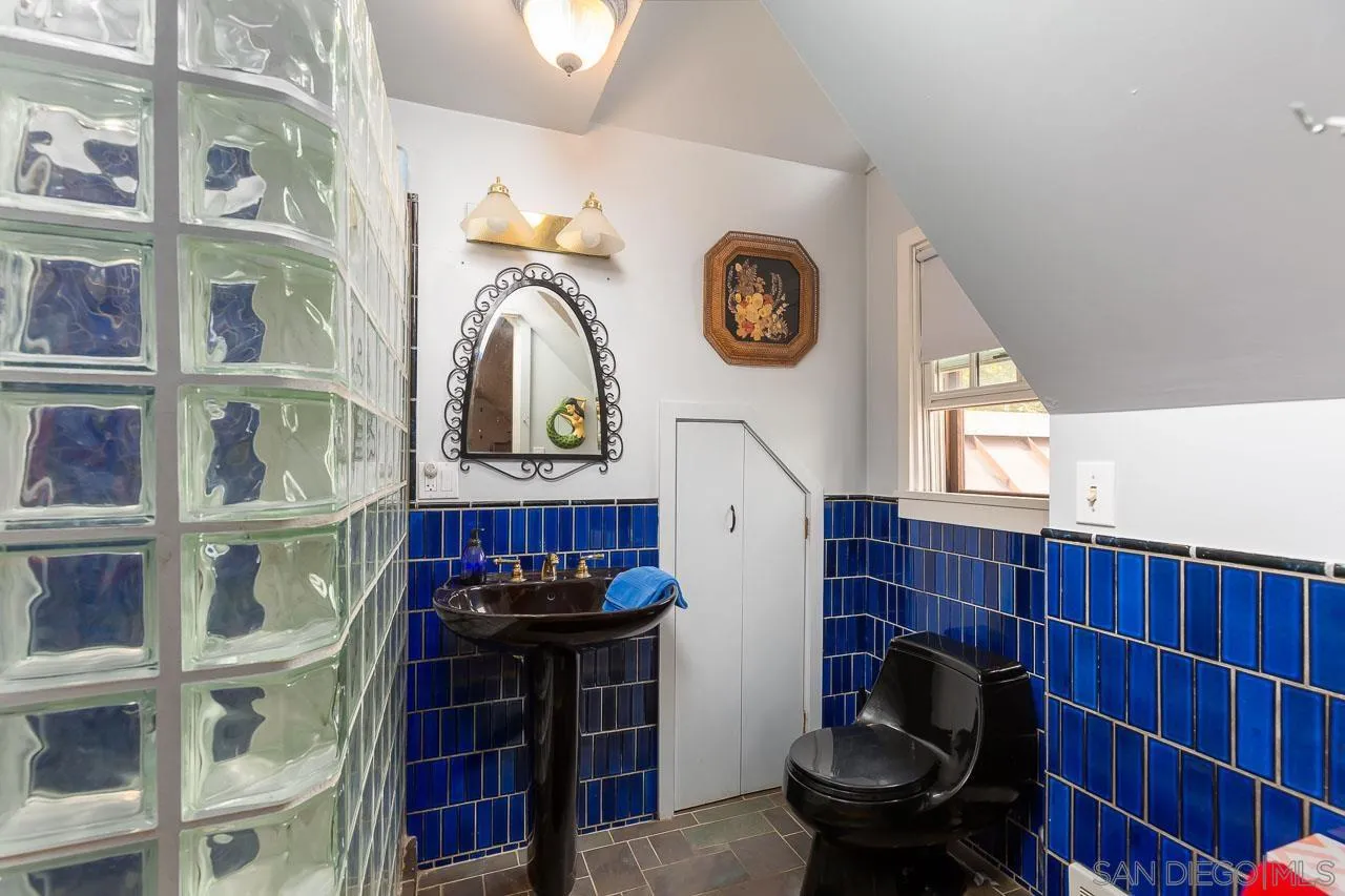 3754 Pine Hills Road Julian, CA 92036 - Photo 21 of 39 a view of entryway with washer and dryer