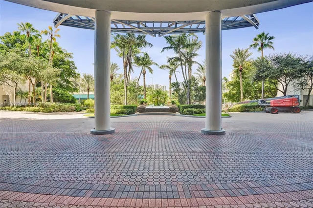$2,500,000 | 19111 Collins Avenue, Unit 2101, Sunny Isles Beach, FL 33160