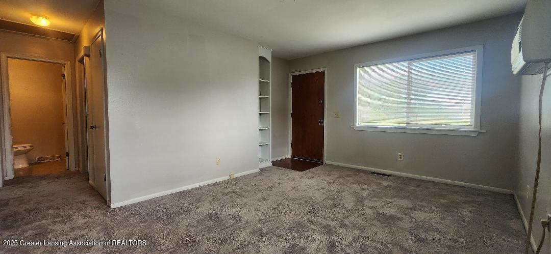 6622 North Aurelius Road Lansing, MI 48911 - Photo 8 of 32 lvg rm to bathrm. 6624