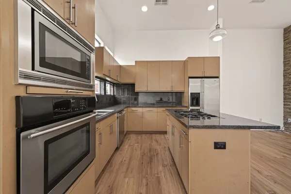 $3,000 | 724 Ruthven Street, Houston, TX 77019