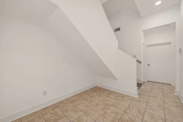 $3,000 | 724 Ruthven Street, Houston, TX 77019