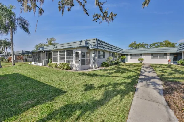 $99,990 | 1811 Bedford Lane, Unit 153, Sun City Center, FL 33573