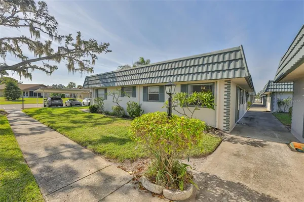 $99,990 | 1811 Bedford Lane, Unit 153, Sun City Center, FL 33573