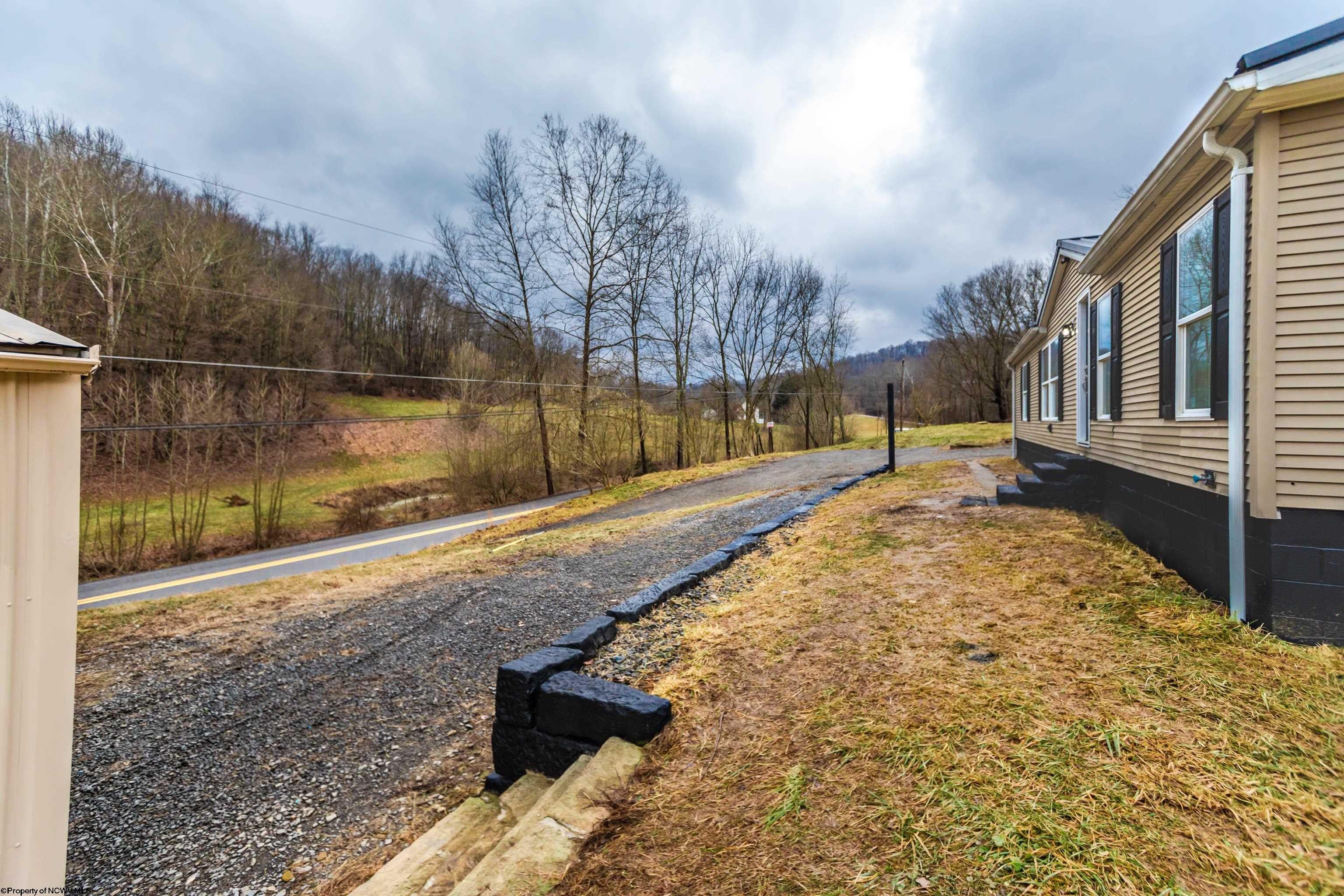 238 Crossroads Road Wana, WV 26590 - Photo 6 of 30 Gallery Image 6