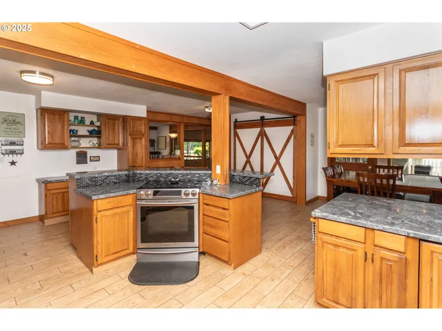 $685,000 | 89312 Territorial Highway, Elmira, OR 97437