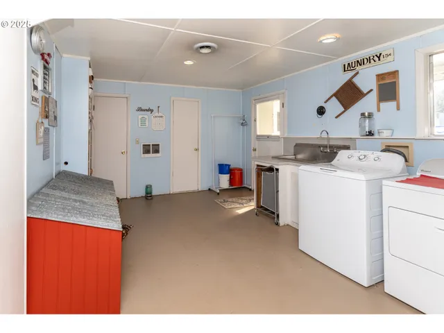 $685,000 | 89312 Territorial Highway, Elmira, OR 97437