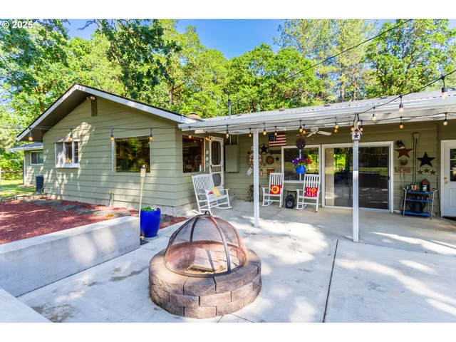 $685,000 | 89312 Territorial Highway, Elmira, OR 97437