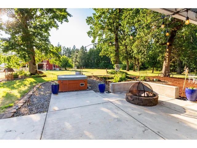 $685,000 | 89312 Territorial Highway, Elmira, OR 97437