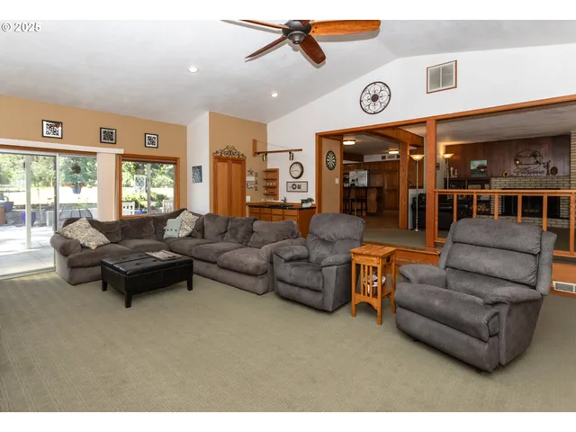 $685,000 | 89312 Territorial Highway, Elmira, OR 97437