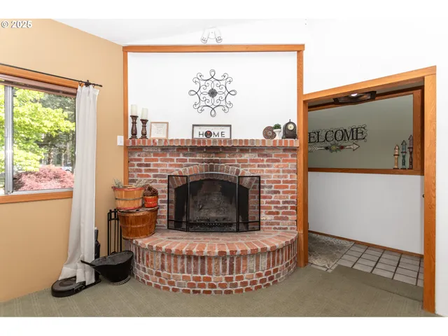 $685,000 | 89312 Territorial Highway, Elmira, OR 97437