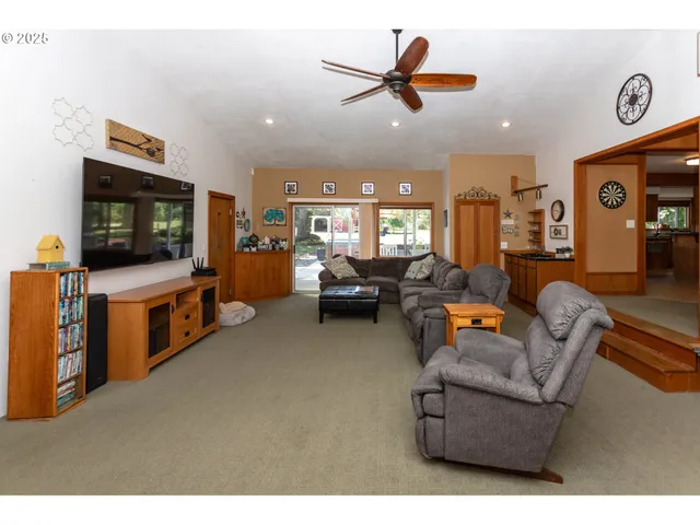 $685,000 | 89312 Territorial Highway, Elmira, OR 97437