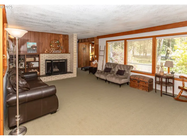 $685,000 | 89312 Territorial Highway, Elmira, OR 97437