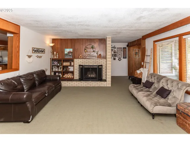 $685,000 | 89312 Territorial Highway, Elmira, OR 97437