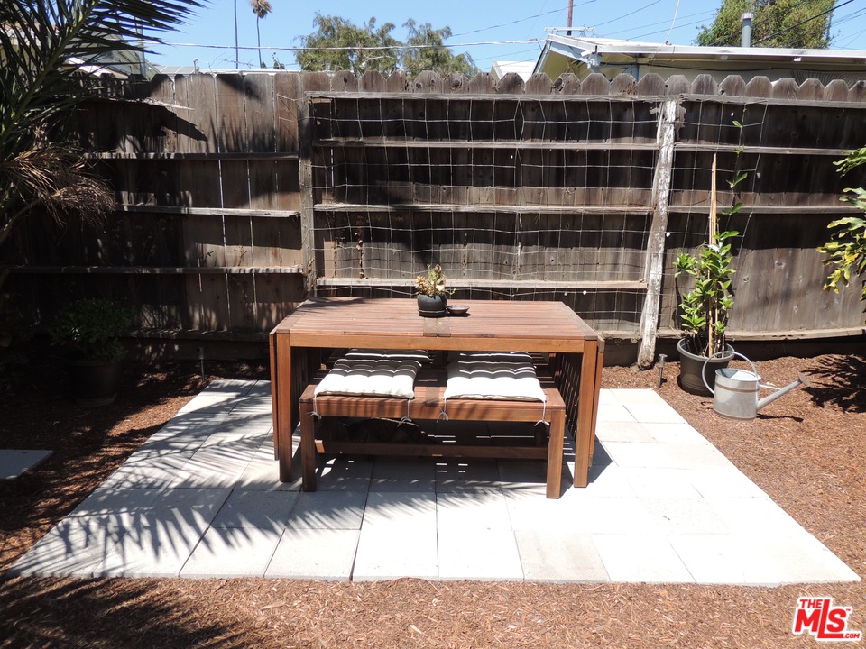 908 Victoria Avenue Venice, CA 90291 - Photo 12 of 25 a car parked in front of a building