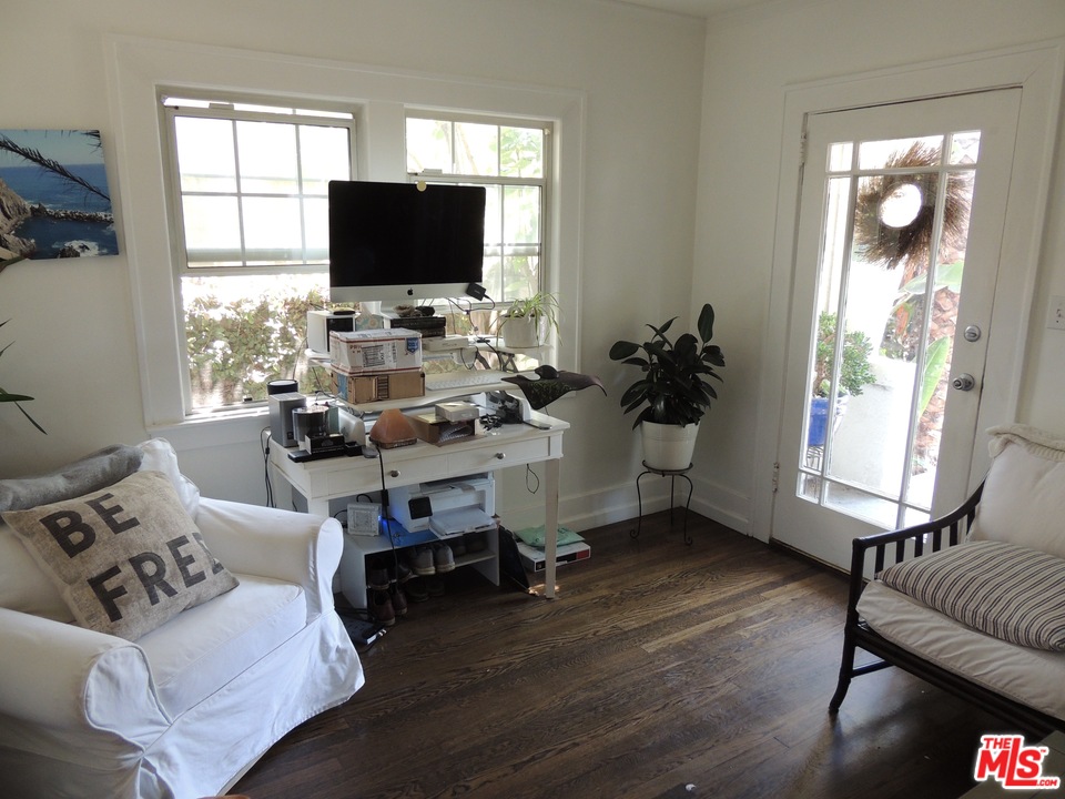 908 Victoria Avenue Venice, CA 90291 - Photo 16 of 25 a living room with furniture and a flat screen tv