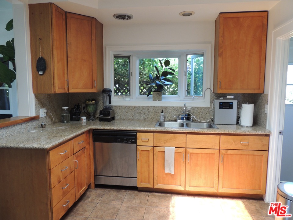 908 Victoria Avenue Venice, CA 90291 - Photo 18 of 25 a kitchen with stainless steel appliances granite countertop a sink stove and cabinets
