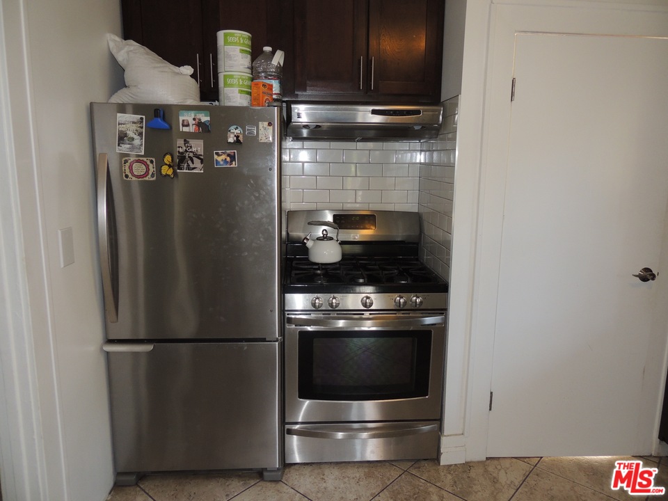 908 Victoria Avenue Venice, CA 90291 - Photo 20 of 25 a kitchen with refrigerator and cabinets