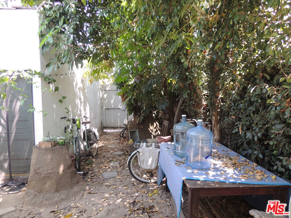 908 Victoria Avenue Venice, CA 90291 - Photo 25 of 25 a view of yard with patio