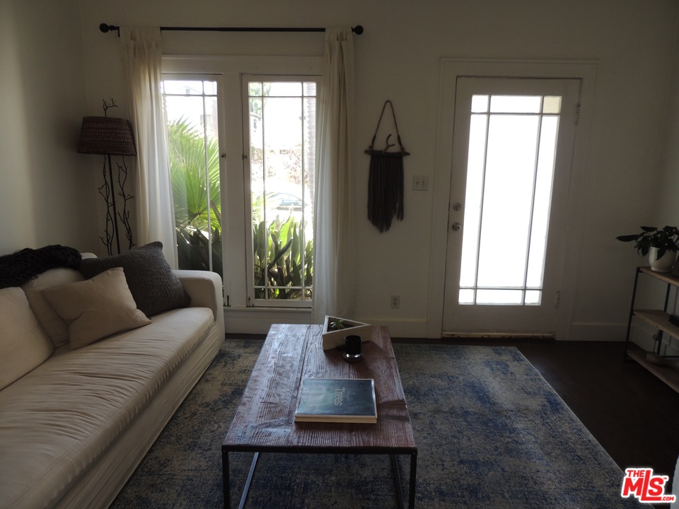 908 Victoria Avenue Venice, CA 90291 - Photo 4 of 25 a living room with furniture and a flat screen tv