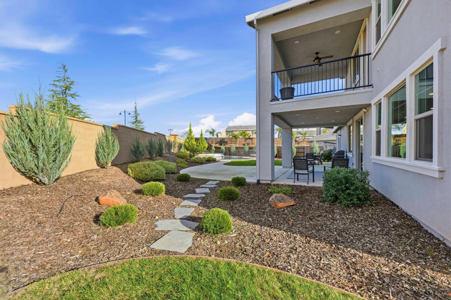 810 Broken Bit Court Rocklin, CA 95765 - Photo 46 of 47 a front view of a house with garden