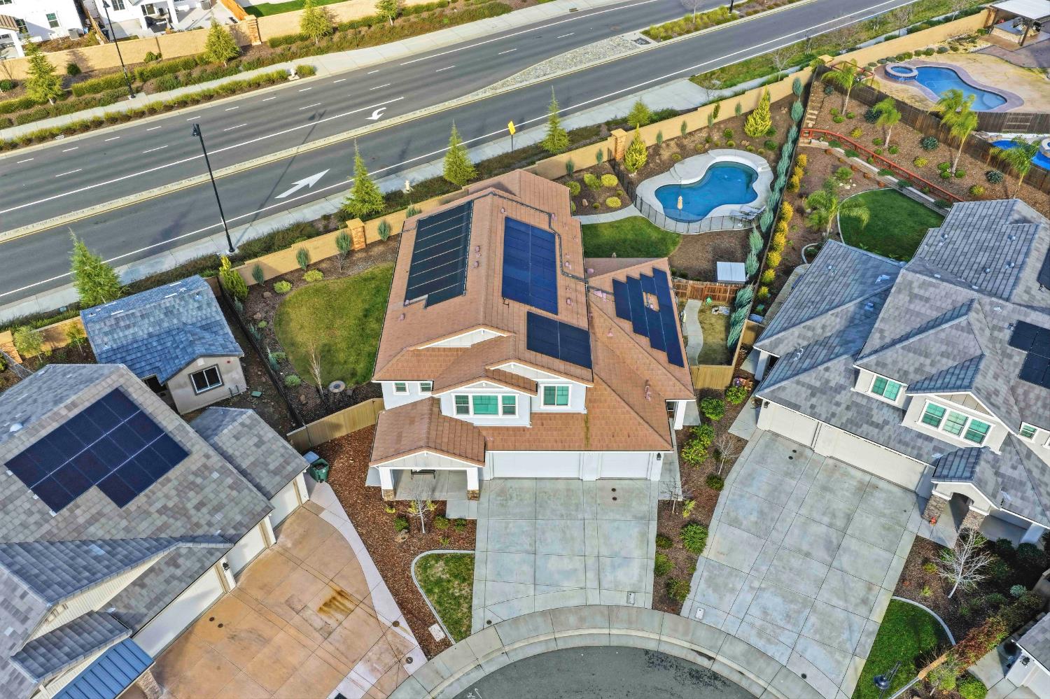 810 Broken Bit Court Rocklin, CA 95765 - Photo 8 of 47 a view of roof with sitting area
