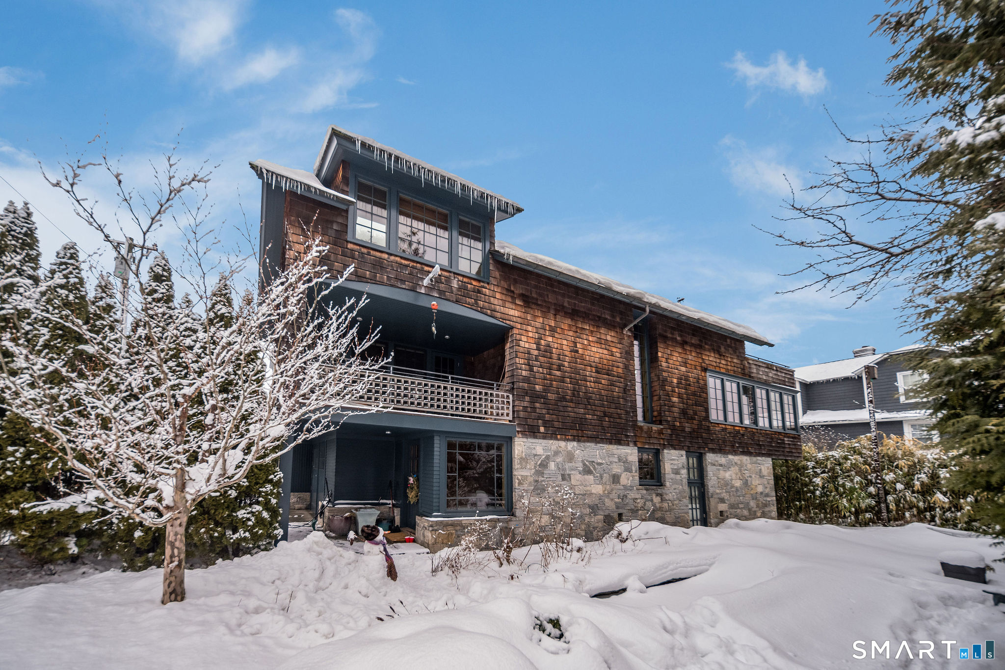 61 Hartford Avenue Madison, CT 06443 - Photo 6 of 75 a view of entryway with a outdoor space