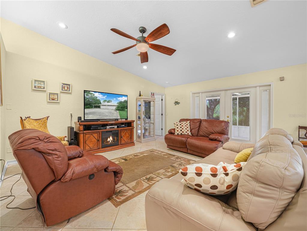 5001 Lakewood Road Sebring, FL 33875 - Photo 9 of 28 a living room with furniture and a flat screen tv