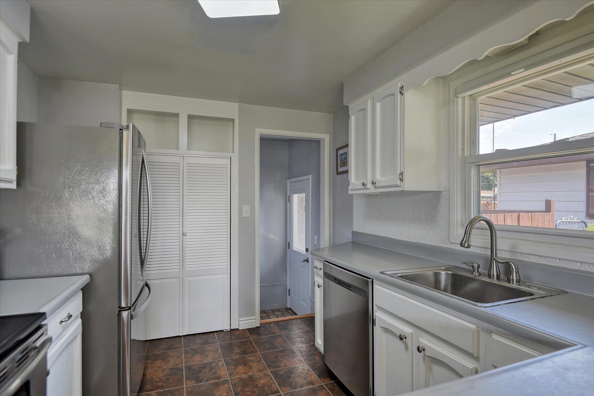 3010 West Bismark Avenue Spokane, WA 99205 - Photo 9 of 29