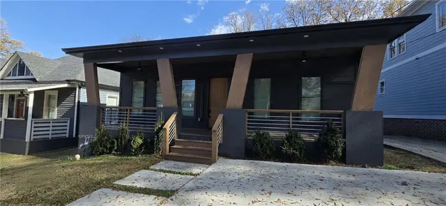 a view of a house with entryway and wooden fence