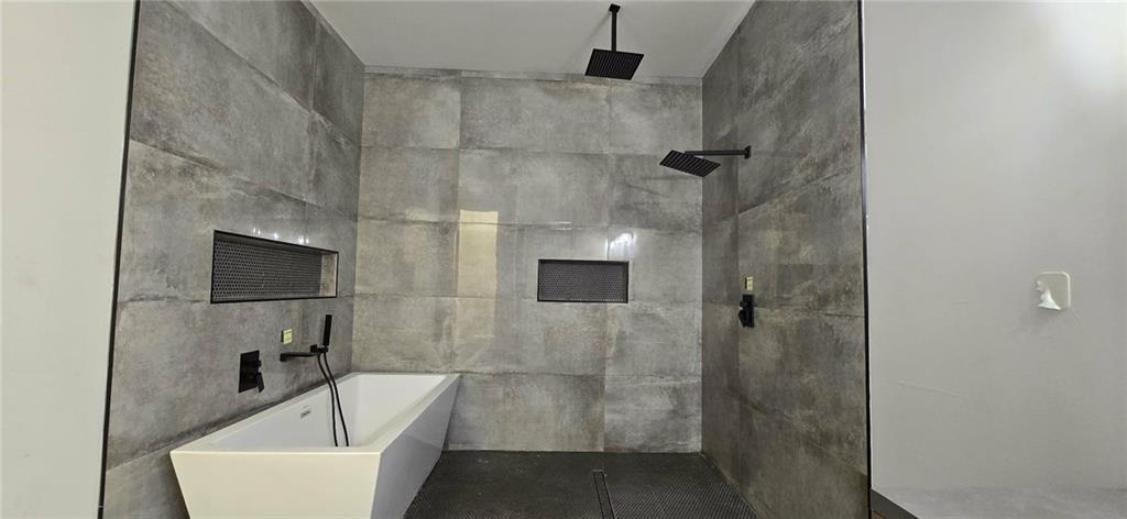 762 Cooper Street Southwest Atlanta, GA 30315 - Photo 30 of 43 a bathroom with a tub and a shower