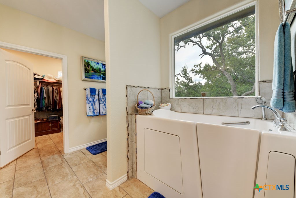 861 Rutherford Fischer, TX 78623 - Photo 28 of 38 Walk-in jacuzzi tub for easy access.