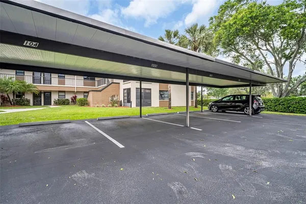 $215,000 | 2700 Nebraska Avenue, Unit 5205, Palm Harbor, FL 34684