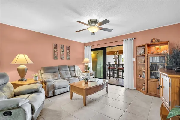 $215,000 | 2700 Nebraska Avenue, Unit 5205, Palm Harbor, FL 34684