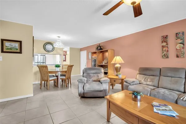 $215,000 | 2700 Nebraska Avenue, Unit 5205, Palm Harbor, FL 34684