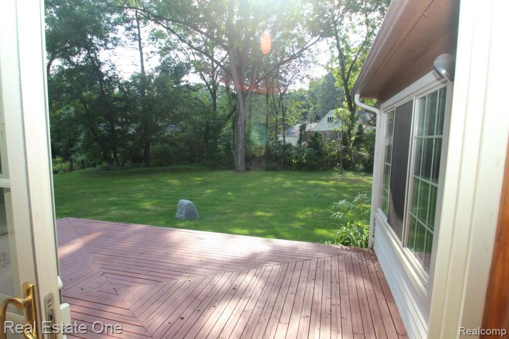 1335 Grebe Road Highland, MI 48357 - Photo 8 of 40 IMG_7501.jpg