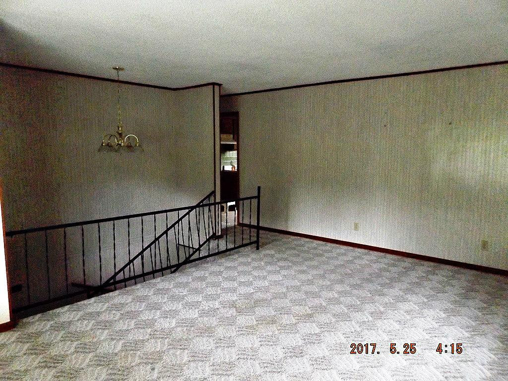 161 George Bowers Road Elizabethton, TN 37643 - Photo 3 of 18 Living Room