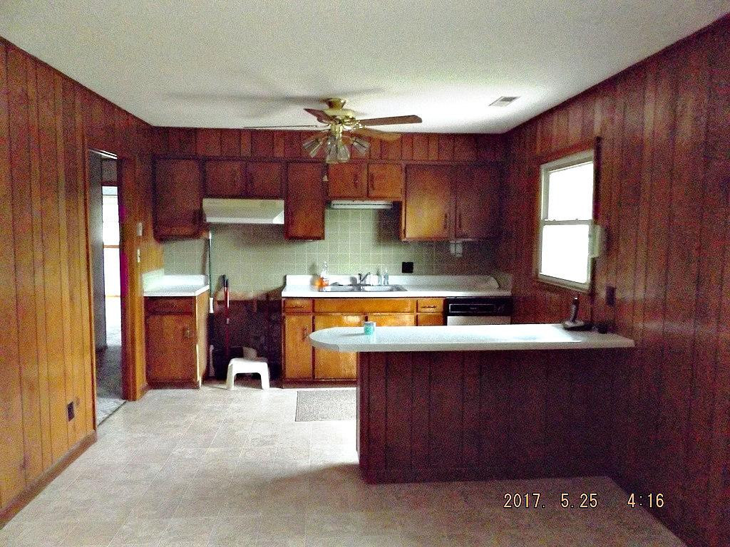 161 George Bowers Road Elizabethton, TN 37643 - Photo 4 of 18 Kitchen