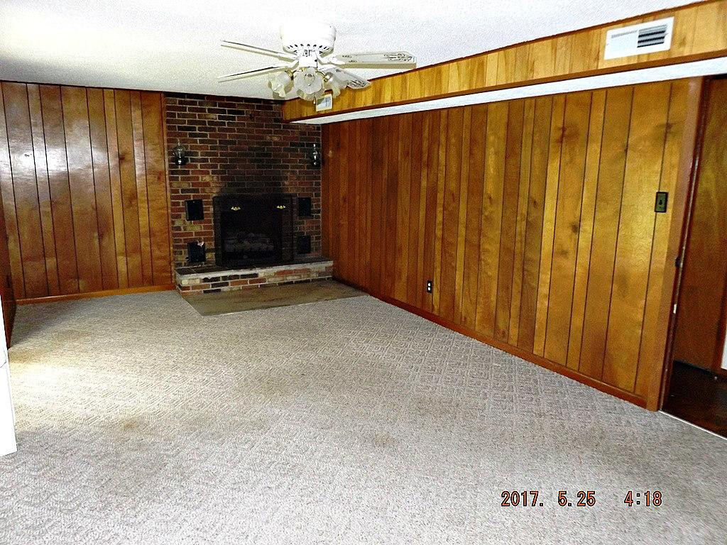 161 George Bowers Road Elizabethton, TN 37643 - Photo 6 of 18 Downstiar Family Room
