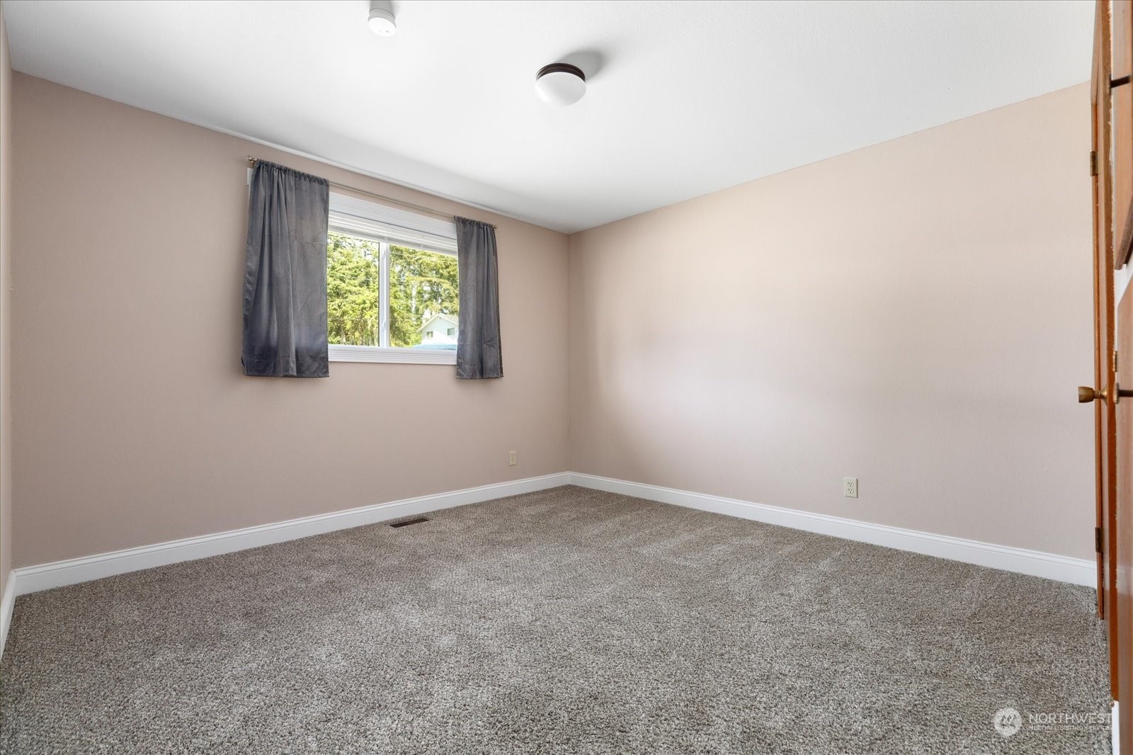 1319 Swantown Road Oak Harbor, WA 98277 - Photo 16 of 26 Gallery Image 16