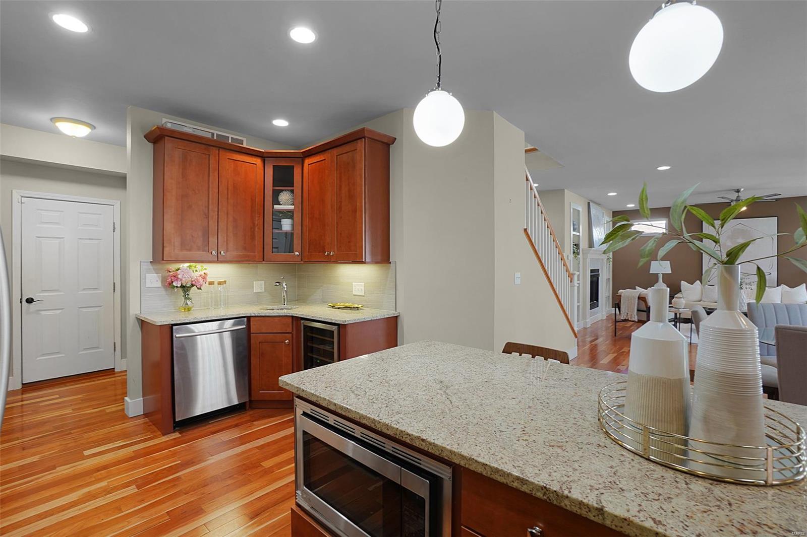 10313 Cable Avenue St. Louis, MO 63131 - Photo 12 of 38