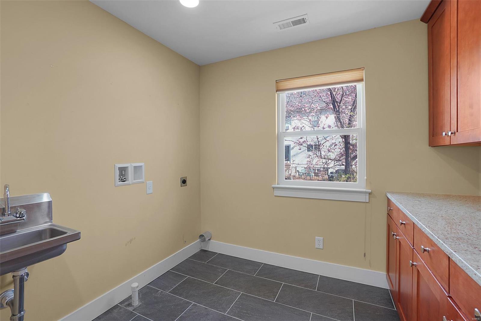 10313 Cable Avenue St. Louis, MO 63131 - Photo 28 of 38