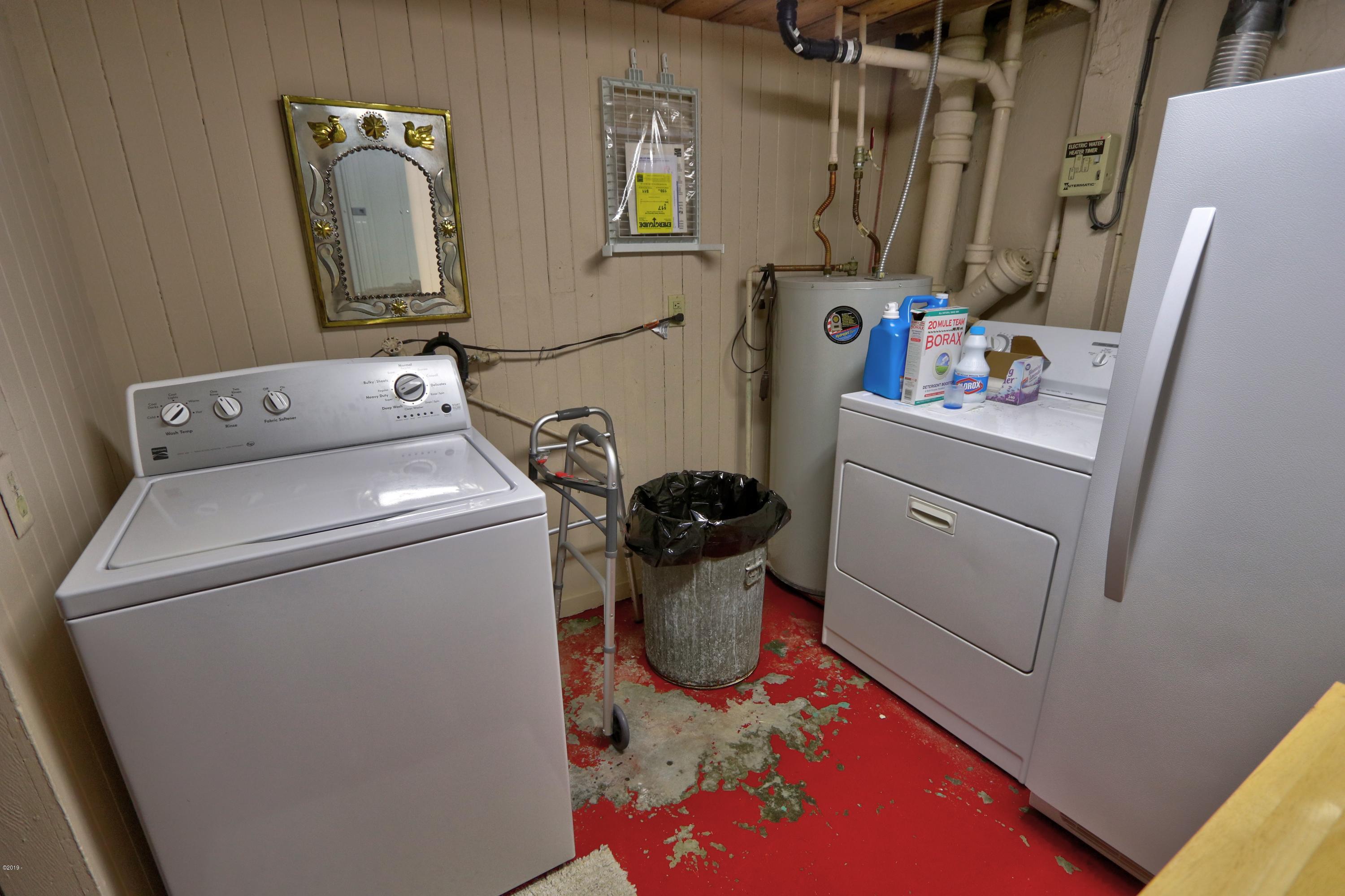 19 Southwest Hurbert Street Newport, OR 97365 - Photo 35 of 51 Laundry