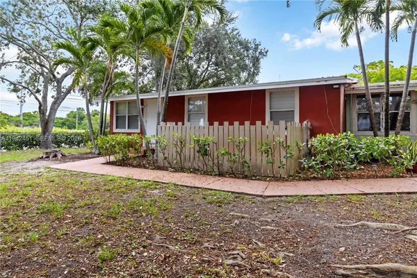 $2,000 | 7144 Southgate Boulevard, Unit 7144, Tamarac, FL 33321