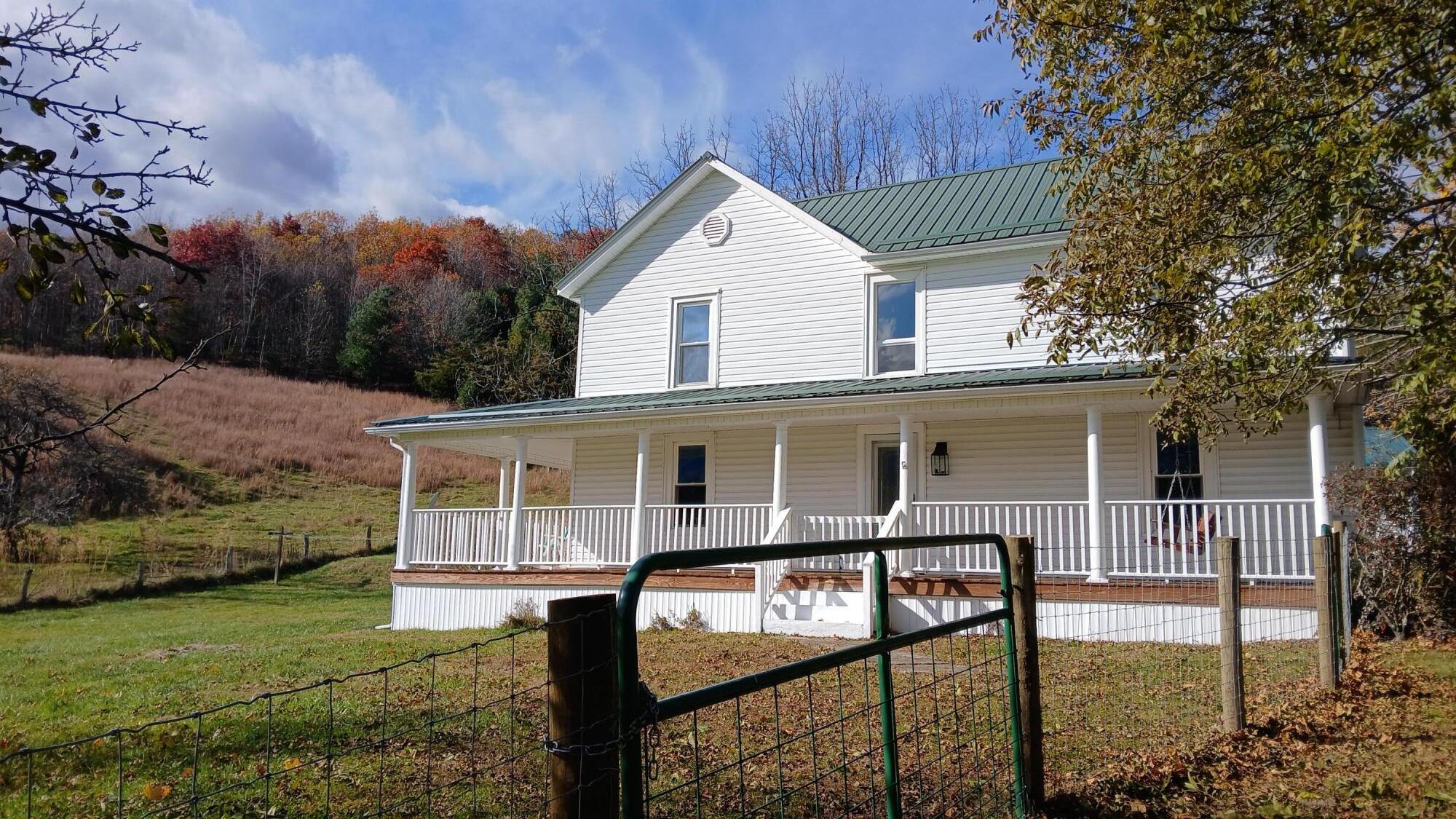5110 Rich Patch Road Covington, VA 24426 - Photo 1 of 25 front view of house with a yard