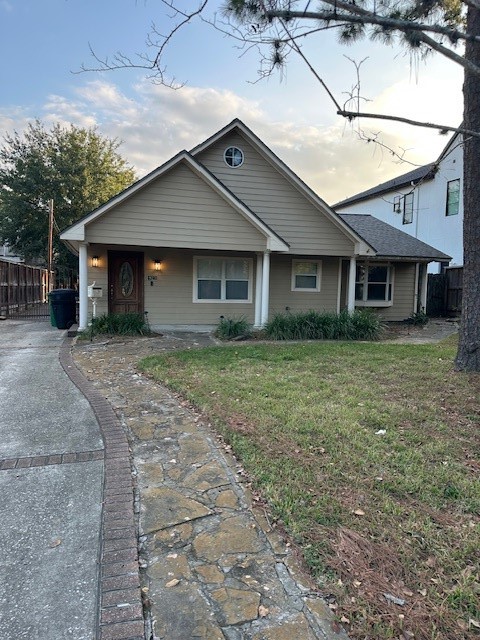 923 West 41st Street Houston, TX 77018 - Photo 1 of 13 a view of a house with a yard