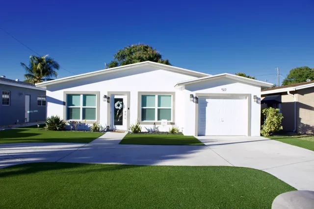 $4,700 | 517 Northwest 52nd Street, Boca Raton, FL 33487